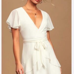 Elegant Midi Dress Brand Lulu's  Color Cream Flutter Sleeve